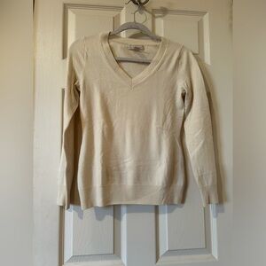 Banana Republic cream merino wool V-Neck sweater